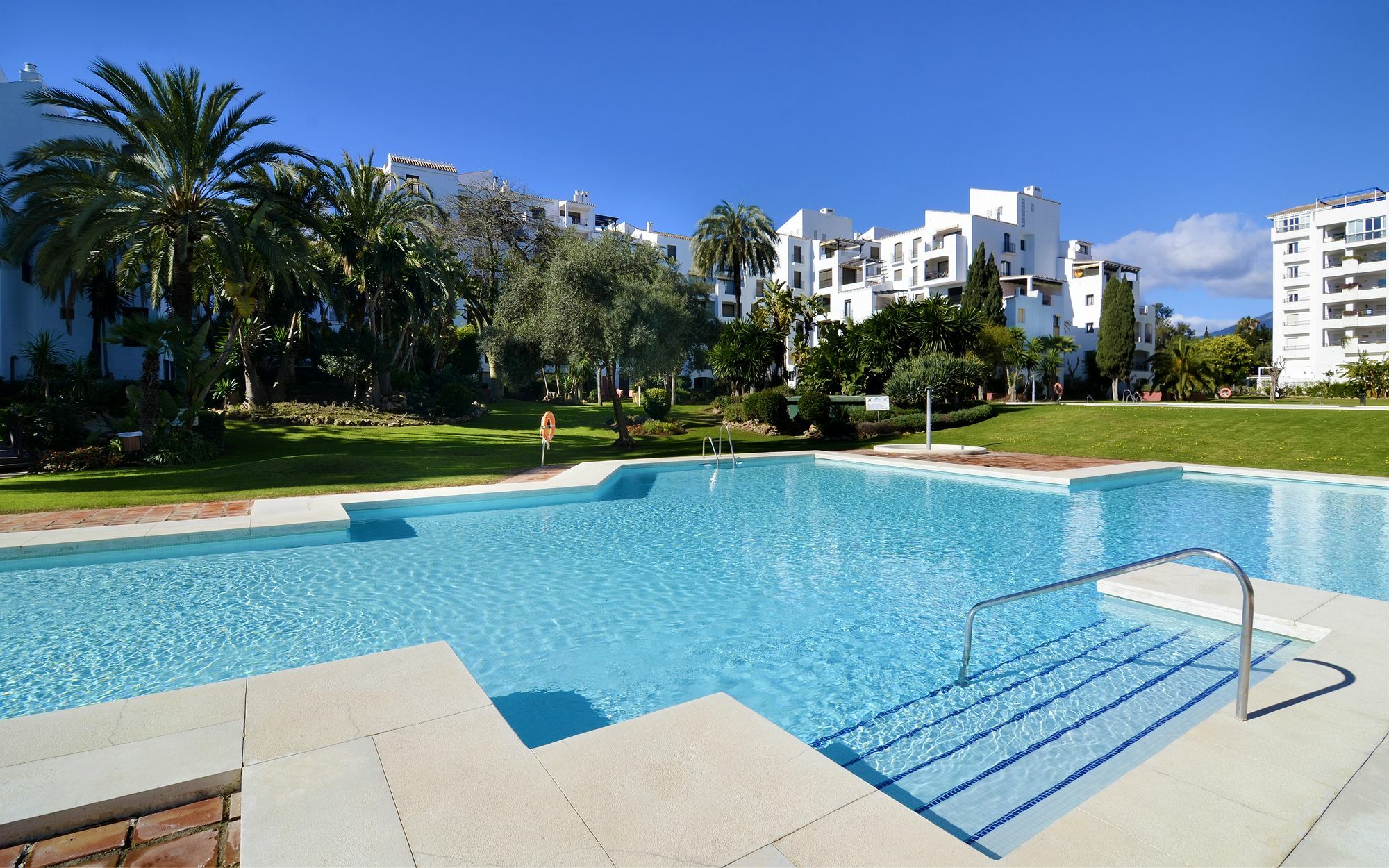 マルベーリャClub Jardines Del Puertoアパートメント エクステリア 写真